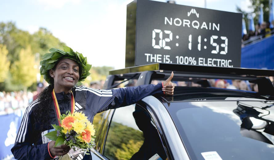 Etiópska atlétka Tigist Assefová (29) zabehla na maratóne v Berlíne fantastický nový svetový rekord. Doterajšie maximum prekonala o dve ...