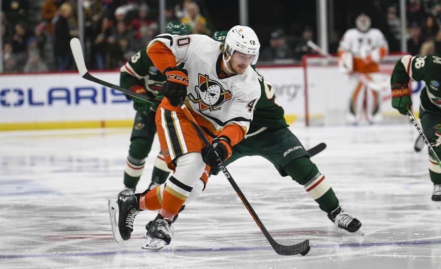 Hokejisti Anaheimu Ducks triumfovali v nočnom prípravnom zápase pred štartom NHL na ľade San Jose Sharks 4:2. Slovenský útočník Pavol ...