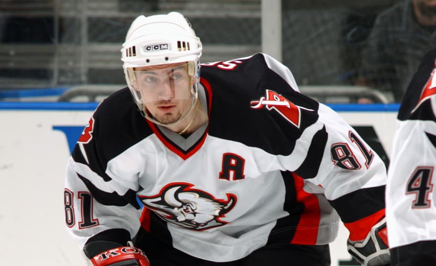 Až príchod do klubu Buffalo Sabres naštartoval bohatú a úspešnú kariéru bývalého slovenského hokejistu Miroslava Šatana v zámorskej NHL. 