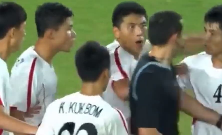 Neuniesli prehru! Futbalisti Severnej Kórei neuniesli prehru vo štvrťfinále Ázijských hier s Japonskom (1:2).