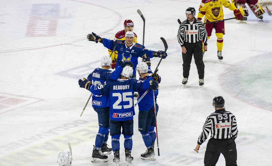 Hokejisti Banskej Bystrice prehrali V 8. kole Tipos extraligy na svojom ľade s bratislavským Slovanom 2:5.