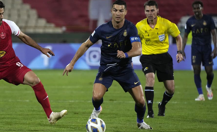 Hviezdny portugalský futbalový útočník Cristiano Ronaldo (38) spravil veľké rozhodnutie a toto oznámil pred odletom na zápas proti Slovensku, ...