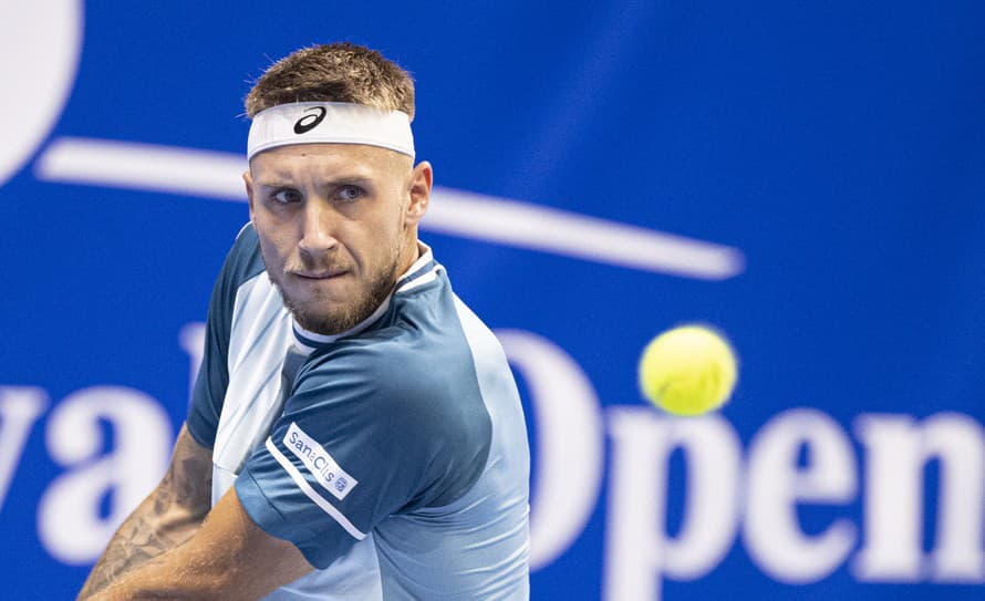 Slovenský tenista Lukáš Klein (25) sa suverénnym spôsobom prebojoval do 2. kola dvojhry na bratislavskom challengeri Peugeot Slovak Open.