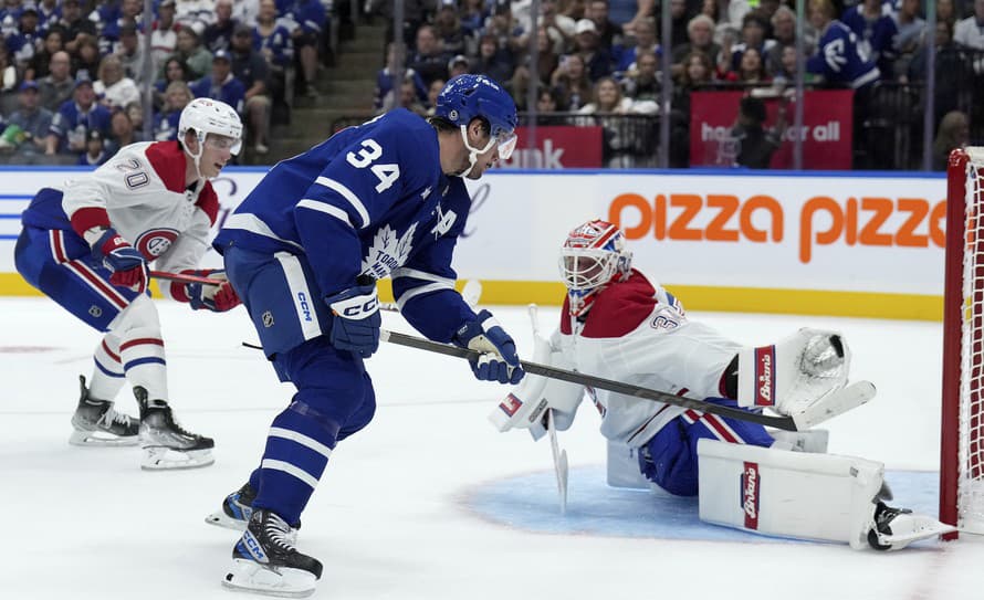 Slovenský hokejista Juraj Slafkovský (19) zaznamenal jednu asistenciu v úvodnom zápase Montrealu v novom ročníku NHL. Na ľade Toronta ...