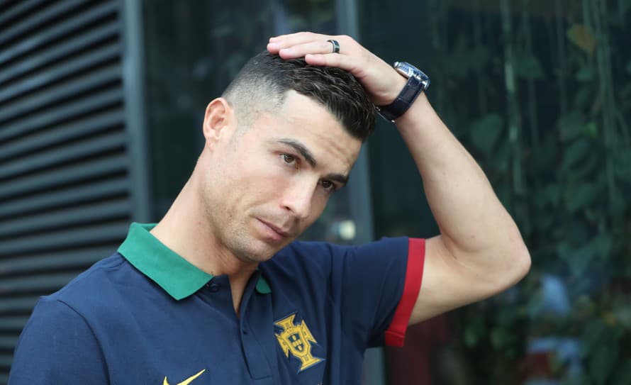 Hviezdny portugalský futbalista Cristiano Ronaldo (38), ktorý bude v piatok v Porte čeliť slovenskej futbalovej reprezentácii v kvalifikačnom ...