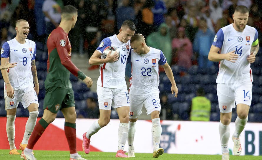 Slovenská futbalová reprezentácia prehrala v piatkovom stretnutí J-skupiny kvalifikácie ME 2024 na pôde Portugalska 2:3.