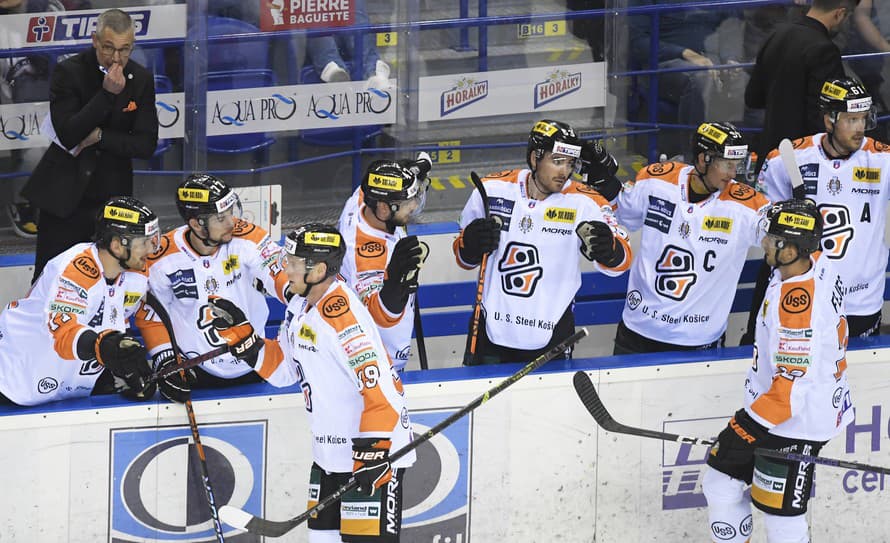 Hokejisti HC Košice zvíťazili nad HK Nitra 4:3 v nedeľňajšom zápase 10. kola Tipos extraligy. Po dvoch ligových prehrách zabodovali naplno ...