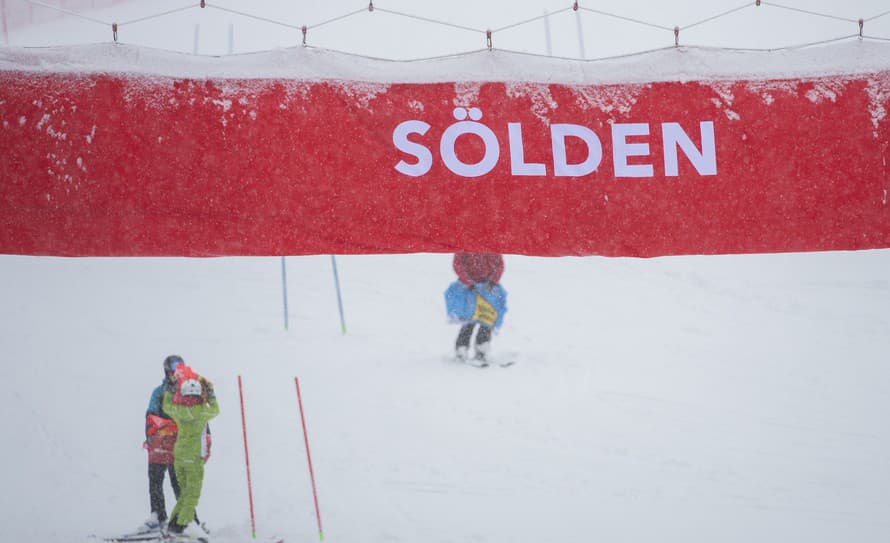 Nová sezóna Svetového pohára v alpskom lyžovaní odštartuje podľa plánu na budúci víkend. 