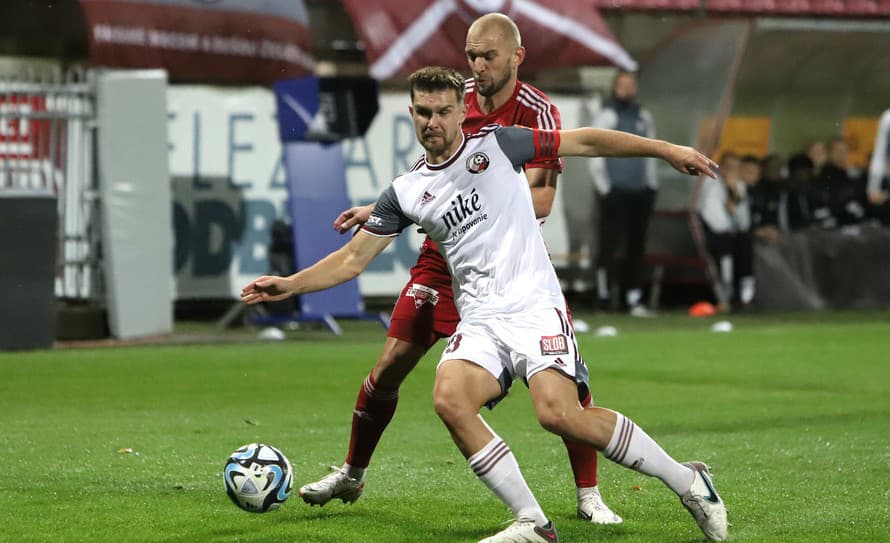 Futbalisti Podbrezovej remizovali v piatkovom stretnutí 12. kola Niké ligy v horehronskom derby s Banskou Bystricou 2:2. Dostali sa tak ...