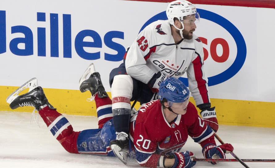 Dochádza im trpezlivosť! Fanúšikovia Montrealu Canadiens sú z výkonov slovenského hokejového útočníka Juraja Slafkovského (19) sklamaní.