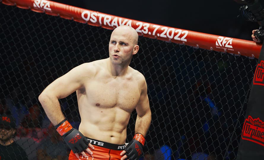 Slovenský MMA bojovník Michal Duba mieri do ďalšieho zápasu. Tentokrát bude jeho súperom ďalší Čech Adam Šindelář, ktorý sa pokúsi pomstiť ...