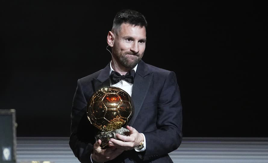 Najprestížejšie futbalové ocenenie, ktorým je Zlatá lopta, získal na pondelkovom ceremoniáli už ôsmykrát v kariére Lionel Messi (36).