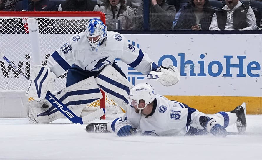 Slovenský obranca Erik Černák si pripísal asistenciu, no Tampa Bay prehrala v utorkovom stretnutí hokejovej NHL v Toronte 5:6 po predĺžení. ...