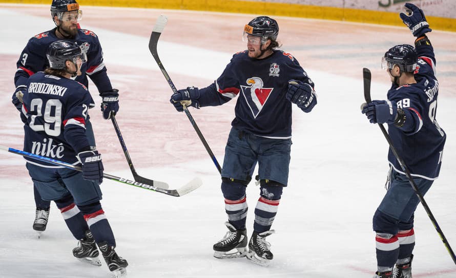 Novou posilou HC Slovan Bratislava sa stal kanadský hokejista Ethan Werek. Tridsaťdvaročný útočník podpísal zmluvu do konca prebiehajúcej ...
