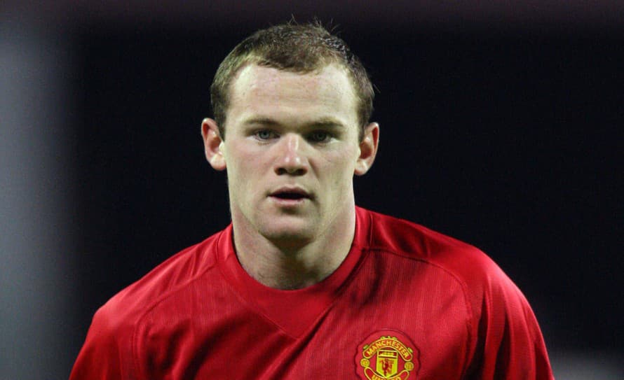 Bývalý anglický futbalový reprezentant Wayne Rooney priznal, že v období po 20. narodeninách mnohokrát pil alkohol, až kým neomdlel. 