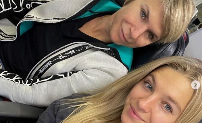 Dráma na palube lietadla! Česká atlétka Lucie Neumannová (20) vyrazila spolu s mamou, bývalou olympioničkou v behu na lyžiach Kateřinou ...