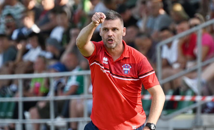 Slovenský futbalový tréner Vladimír Cifranič po piatich mesiacoch skončil na lavičke FC ViOn Zlaté Moravce-Vráble.