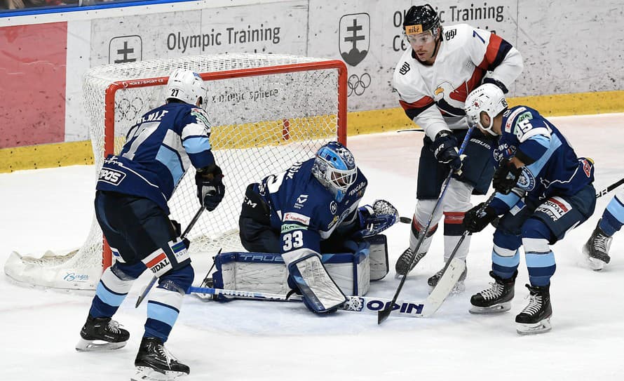 Hokejisti HK Nitra zvíťazili v stredajšej dohrávke 16. kola Tipos extraligy na ľade HC Slovan Bratislava 5:2.