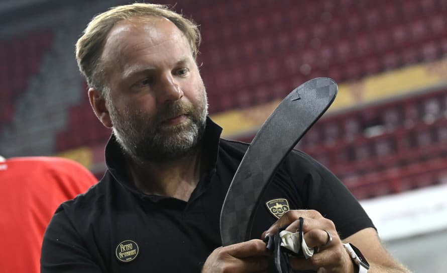 Vedenie extraligového hokejového klubu HK Dukla Trenčín sa dohodlo s trénerom Róbertom Dömem na ukončení spolupráce. Tím povedie trojica ...