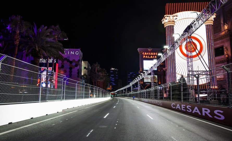 Mekka hazardu - Las Vegas je pripravená na najočakávanejšiu veľkú cenu tohto ročníku seriálu MS formuly jeden. Organizátori očakávajú ...