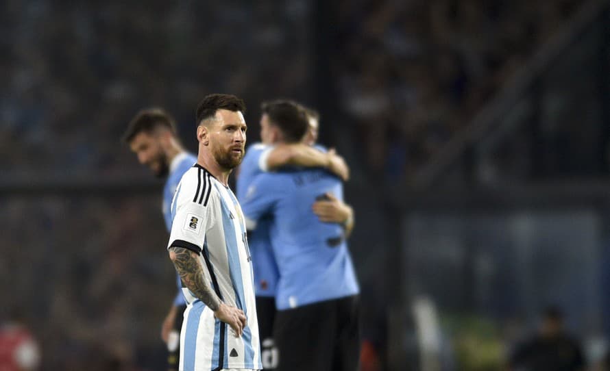 Argentínsky futbalista Lionel Messi (36) neudržal nervy na uzde. Rozhodca jeho skrat nepotrestal ani žltou kartou.