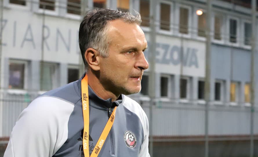 Český futbalový tréner Roman Skuhravý predĺžil zmluvu s FK Železiarne Podbrezová o ďalšie štyri roky. Informovala o tom oficiálna webstránka ...