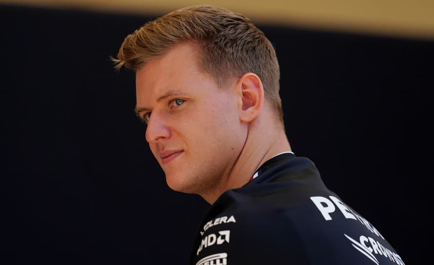Nemec Mick Schumacher (24) bude aj v nasledujúcej sezóne rezervný pilot Mercedesu v F1.