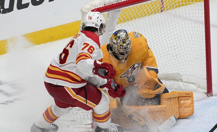 Hokejisti Nashvillu vyhrali v zápase zámorskej NHL nad Calgary 4:2. Za hostí hrali Slováci Martin Pospíšil a Adam Ružička, ktorí sa nezapísali ...