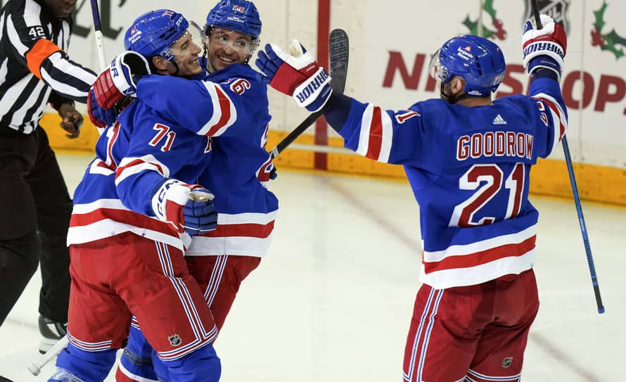 Hokejisti New Yorku Rangers triumfovali v sobotňajšom zápase NHL nad Bostonom 7:4 a dostali sa na čelo súťaže.