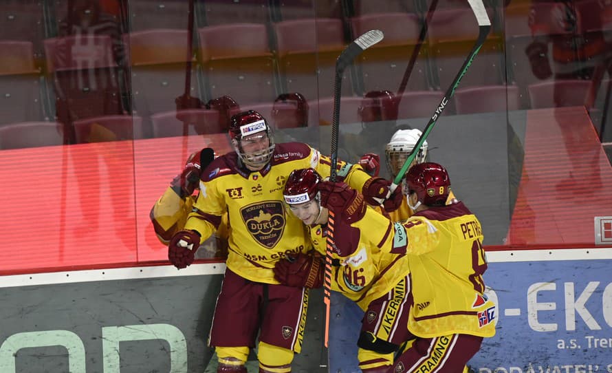 Hokejisti HK Dukla Trenčín zvíťazili v 22. kole Tipos extraligy na ľade HC Košice 5:4 po predĺžení. 