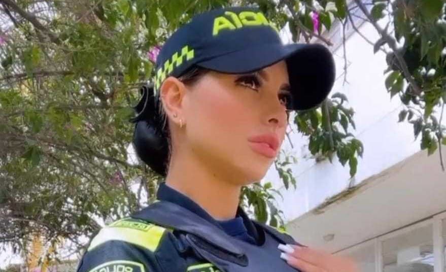 Futbalových fanúšikov v Kolumbii už niekoľko mesiacov udivuje policajtka Alexa Narvaezová (29).