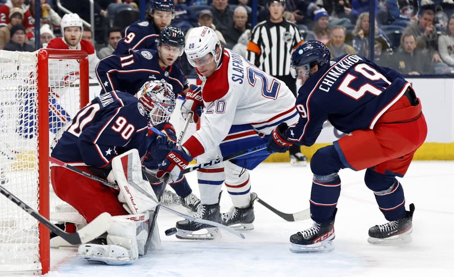 Slovenský hokejista Juraj Slafkovský prispel v noci na štvrtok v NHL asistenciou k víťazstvu Montrealu na ľade Columbusu 4:2.