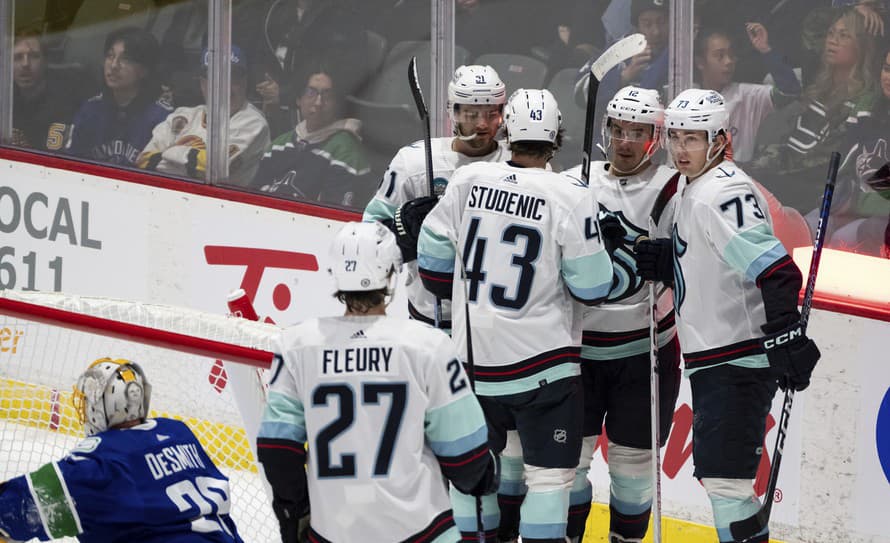 Slovenský hokejista Marián Studenič absolvoval v noci na piatok v zámorskej NHL premiéru za Seattle, ktorý prehral v Toronte 3:4 pp a sn.