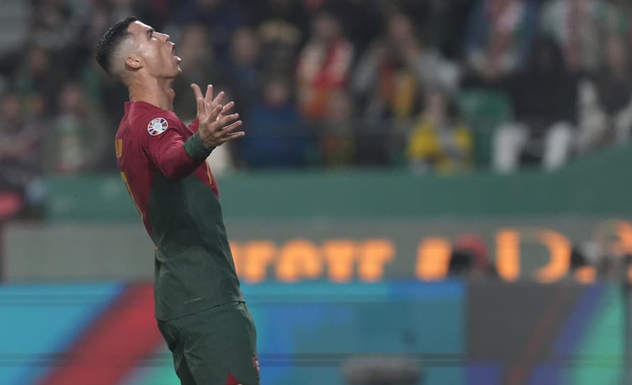 Futbalista Cristiano Ronaldo (38) so svojím mužstvom Al Nassr v rijádskom derby nestačil na Al Hilal (0:3). Portugalskú hviezdu navyše ...