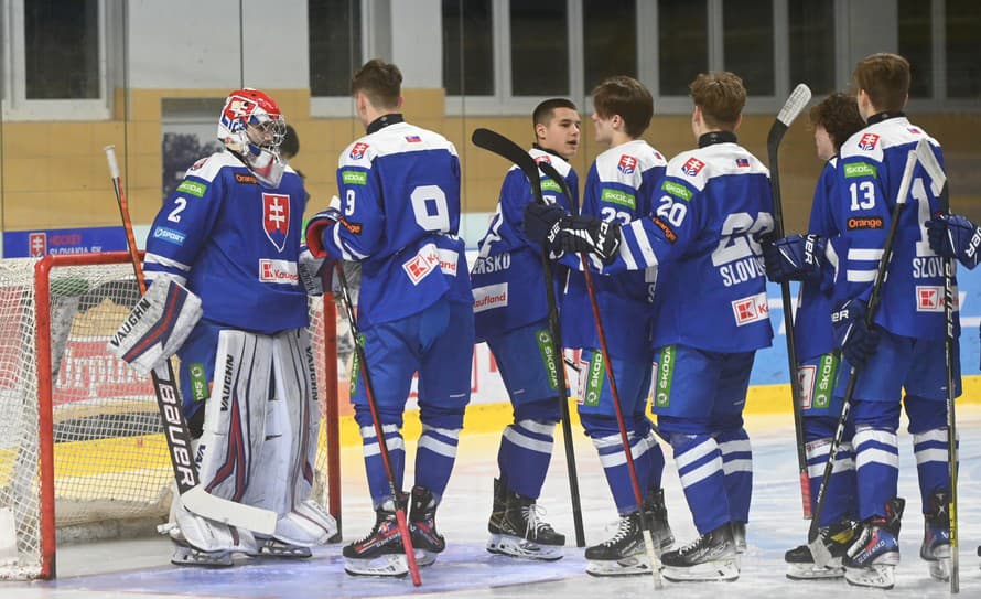  Slovenskú hokejovú reprezentáciu do 18 rokov čaká netradične vyťažený december.
