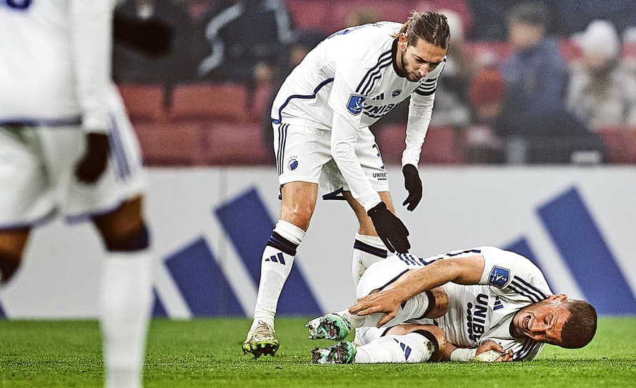 Slovenský futbalový Terminátor v strachu! Takmer dvojmetrový obranca Denis Vavro (27) nedohral ligový zápas po tom, čo ho vyniesli na ...