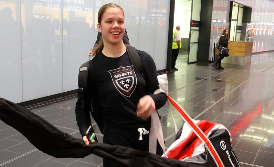 Už sa nevedeli dočkať jej návratu! Talentovaná hokejistka Nela Lopušanová (15) vyrazila koncom augusta plniť si svoj hokejový sen do ...