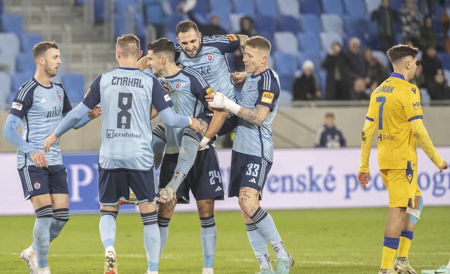 Futbalisti Slovana Bratislava zvíťazili v nedeľňajšom šlágri 18. kola Niké ligy nad DAC Dunajská Streda 2:1. 