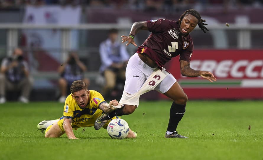 Futbalisti Interu Miláno zvíťazili v 16. kole talianskej Serie A na pôde Lazia Rím 2:0 a na čele tabuľky majú štvorbodový náskok pred ...