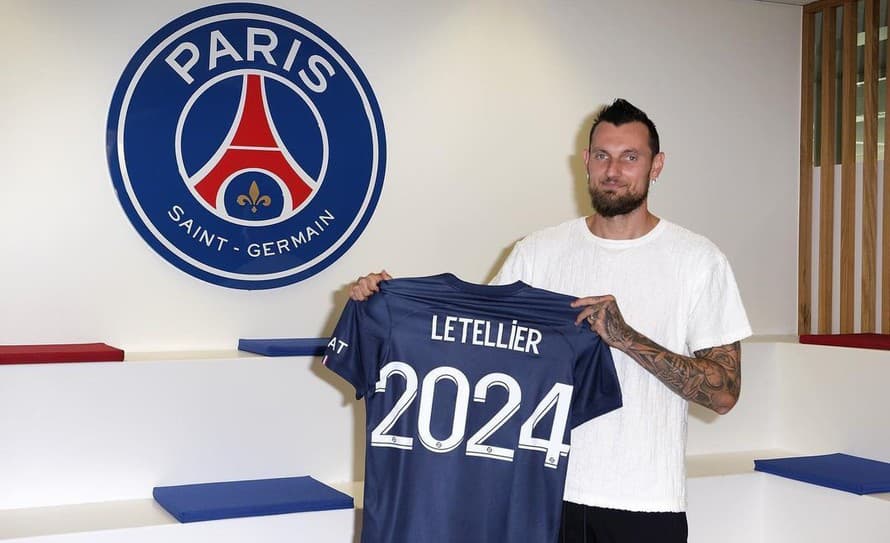 Štyria útočníci sa násilím vlámali do domu futbalistu Alexandra Letelliera (33), brankára Paríža St. Germain. V dome bol pritom Letellier ...