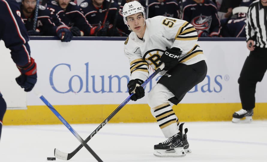 Kanadský hokejista Matthew Poitras (19) z Bostonu Bruins sa zúčastní na majstrovstvách sveta juniorov 2024 v švédskom Göteborgu (26. ...
