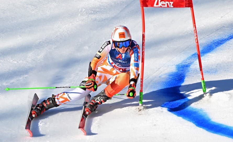 Slovenská lyžiarka Petra Vlhová figurovala po 1. kole štvrtkového obrovského slalomu Svetového pohára na 18. mieste.