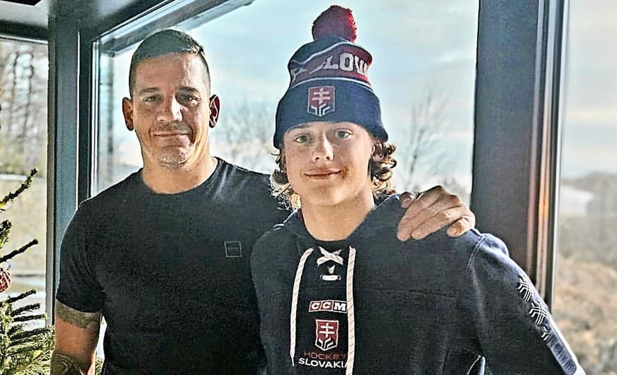 Luka Radivojevič (16), syn bývalého slovenského reprezentanta Branka Radivojeviča (43), prepísal na MS v hokeji do 20 rokov históriu.