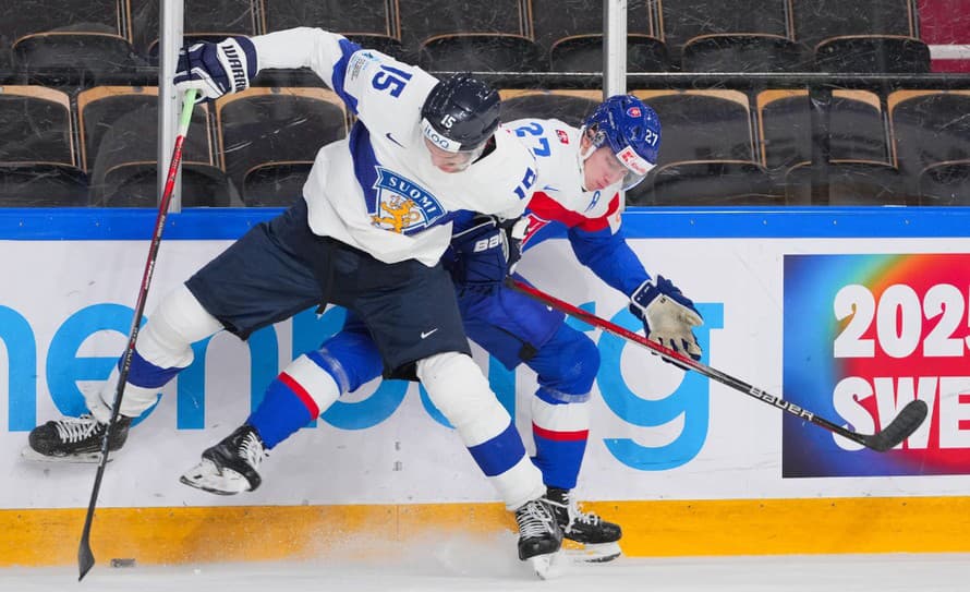 Slovenskí hokejisti do 20 rokov nastúpili na MS vo Švédsku v boji o semifinále proti Fínsku.