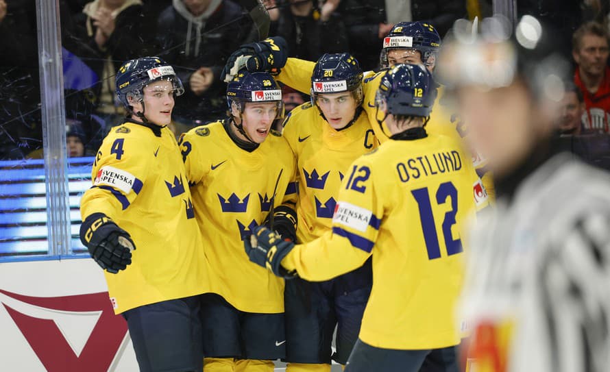 Švédski hokejisti postúpili do semifinále juniorských MS v Göteborgu.