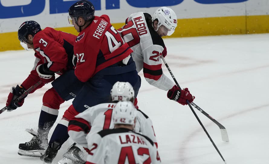 Slovenský hokejista Martin Fehérváry zaznamenal v noci na štvrtok v zámorskej NHL asistenciu, no jeho Washington prehral s New Jersey 3:6.