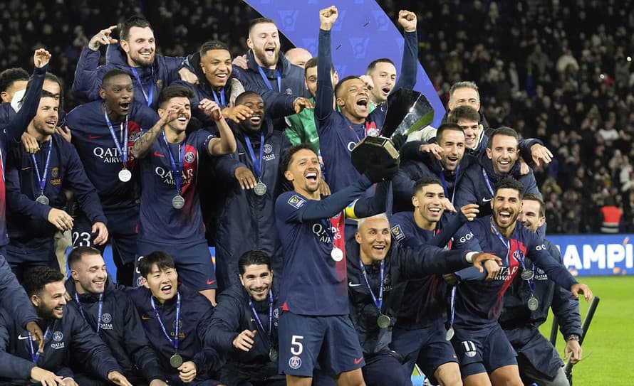 Futbalisti Paríža St. Germain v základnej zostave s Milanom Škriniarom (28) vyhrali francúzsky Superpohár po tom, ako v stredajšom zápase ...