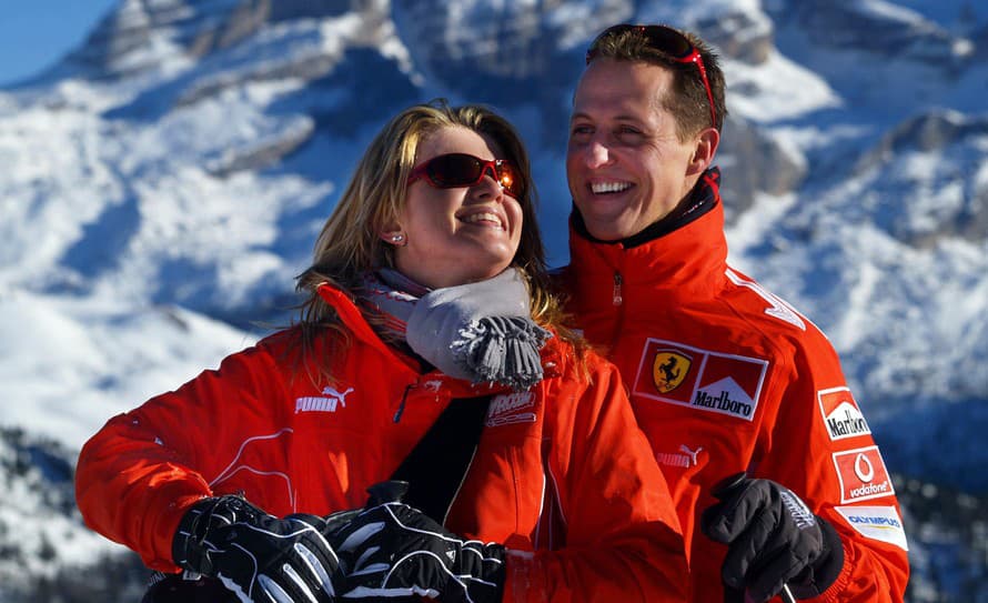 Veľký a nečakaný krok v rodine legendy Formuly jeden! K Michaelovi Schumacherovi (55), ktorého zdravotný stav po lyžiarskej tragédii ...