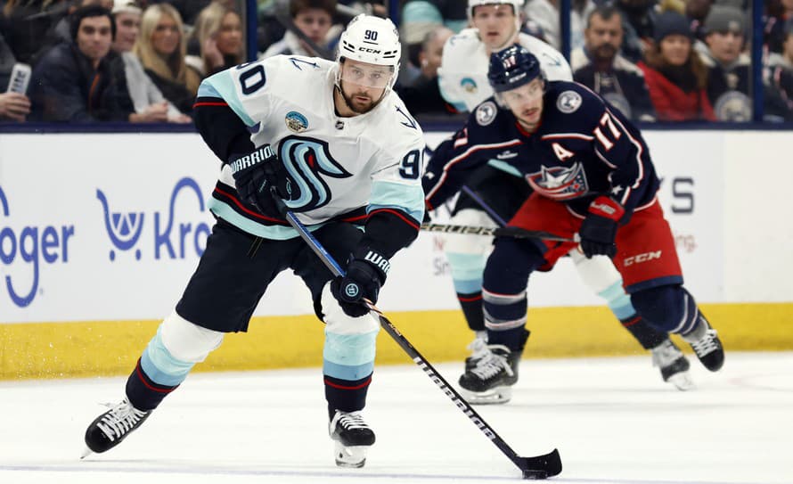 Slovenský hokejista Tomáš Tatar prispel asistenciou k triumfu Seattle na ľade Columbusu 7:4 v nočnom stretnutí NHL. 