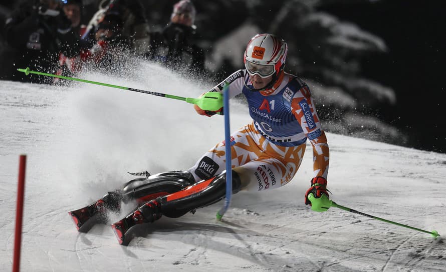 Slovenská lyžiarka Petra Vlhová sa usadila na čele po elitnej tridsiatke 1. kola utorňajšieho nočného slalomu Svetového pohára. V rakúskom ...